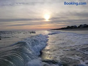 Paradise with a Hottub & Pool, 3 miles to beach - Image 1