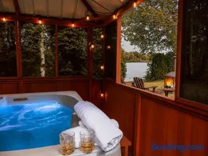Chalet Havre lake view and access spa fireplace close to Lac Saint Jean - Image 1