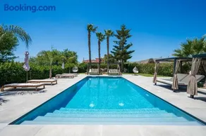 Villa Dolmen Beach - Image 1