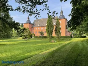 Schloss Adolphsburg im Sauerland - Image 2