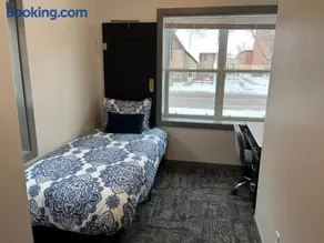 Downtown 2BR Apartment - Image 1