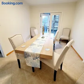 Spacious 3BR Family Beach Home 5 Mins to Panama City Beach & Sleeps 9 Hot tub - Image 4