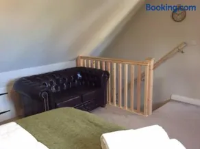 Country Studio Apartment - Image 2