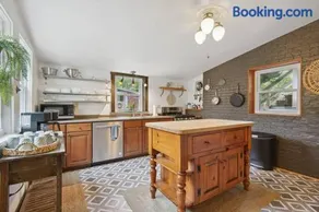 Hot Tub - Fire Pit - Fast Wi-Fi - Pet Friendly - Wine Country Escape - Image 3