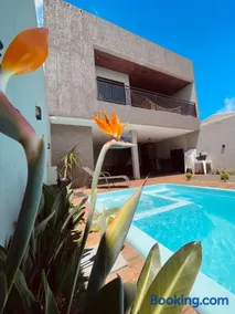 Casa com Piscina Privativa e Área Gourmet em Cascavel - Image 1
