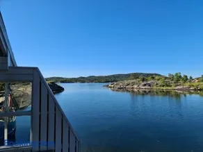 Usjenert idyllisk Sjøbu - Image 2