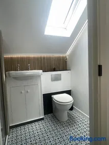 Beautiful Lakeside Cottage in Donegal Gaeltacht - Image 3