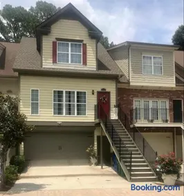 Beautiful North Decatur Townhouse - Image 1
