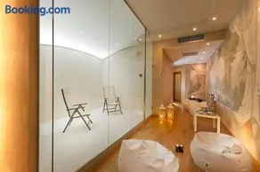 Boutique Room - Image 2