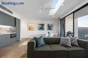 Casa Narra - Pet Friendly Ground-level Apartment - Image 1