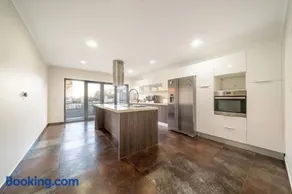 GuestReady - Charming family retreat with pool - Image 2