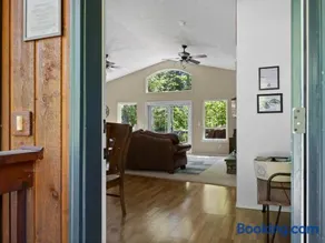 Blue Coconut - Meredith Lodging - Image 3