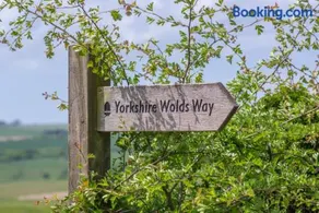 Luxury Bell tent Glamping near Yorkshire Wolds - Image 2