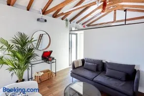 Trie Vineyard Cottage - Image 2