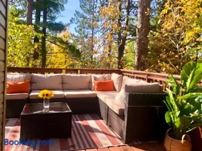 Cozy pet-friendly home near hiking trails and Lake Vermilion - Image 2