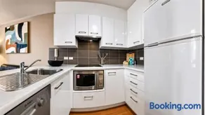 SX504 - Loftstyle One Bedroom in the Heart of CBD - Image 4