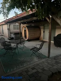 Cheerful 3BR 2BA Sauna Spa Pool Table PPong BBQ More - Image 4