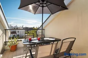 Appartement de vacances entièrement équipé avec internet haut débit et terrasse | Vue jardin | Adapté au travail à distance - Image 3