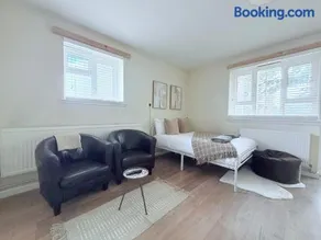 White Oak Studio Hideaway - Image 3