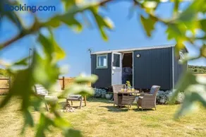 Saltmarsh Hut - Image 1