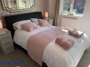 Kensington Luxury Apartment on Gated Development in Leafy edge of Chorley Town Centre - Image 4