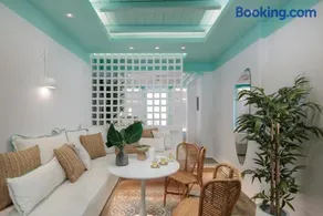 Flora Apartments & Studios - Image 3