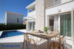 Luxury Villa Ginevra with pool and jacuzzi - by MVSVillas - Image 3