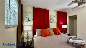 Private Rooms at Miami Centrally Located with free Parking - Image 3