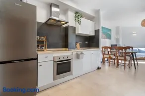 Oceanfront Apartment With Pool - Image 5