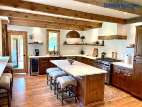 Bear Lodge with private Pool, Hottub, and Sauna! - Image 1