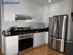 3 bedroom 1 bathroom apartment , free private parking - Image 3