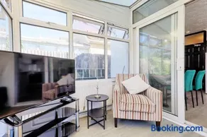 3 Bed House,Sleeps 6,Parking,Wi-Fi,Great Location - Image 2