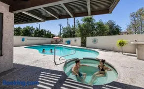 The Nest Modern 4BR4BA Estate-Private Pool Spa - Image 2