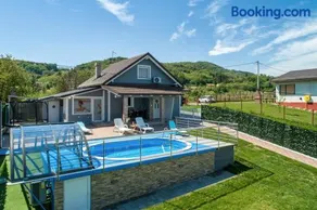 CVETKOVA HIŽA sa JACUZZIJEM - Image 3