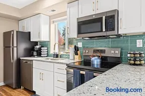 New Cozy Lower Flat in Roseville - Image 2