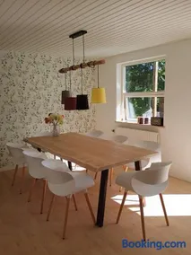 Family-Friendly Home Near Beach Forest Harbour - Image 3