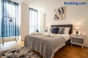 Spacious 2-Bedroom City Centre Apartment with Ensuite - Image 5