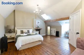 HIGH SAINT COTTAGE - Stunning 3 Bed Accommodation located in Ripon, North Yorkshire - Image 4