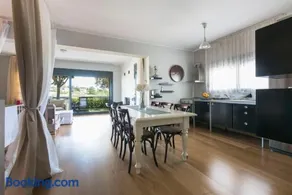 Tessi's House by Luxlikehome - Image 1
