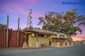 Your Own Pub near Murray - Sleeps 21 - Free Night on the House - Image 1