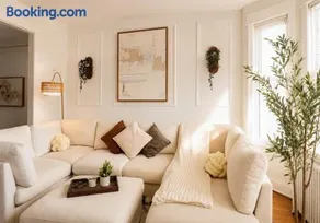 Spacious 3BR Near NYC and MetLife with 5 Beds and 2 Parking - Image 4
