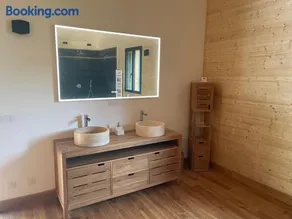 Suite climatisée de 120 m2 avec spa de nage, sauna et balnéo - Image 1