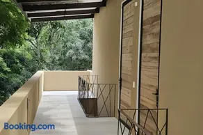 Casa con piscina rodeada de verde en Anapoima - Image 2
