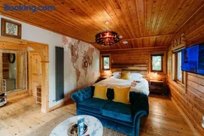 Blissful Corner Lodge Great Ayton Yorkshire with hot tub and onsite bistro - Image 3