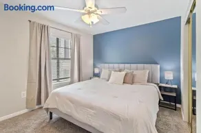 Spacious 3BR Austin Retreat Near Downtown Sleeps 12 Pool Gym - Image 2