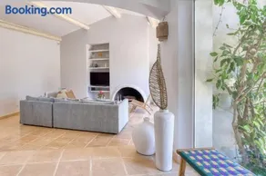 Beautiful Provencal house with swimming pool - Image 3