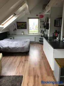 B & B Nomad - Image 2