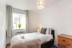 Snowberry Close - Contractors Long Stay by ShortStayUK - Image 3