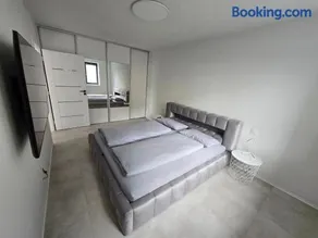 BB Central Apartment with pool and garden - Image 4
