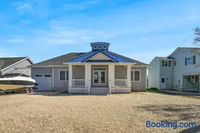 Mulligan Home - Waterfront, boat dock & community pools! - Image 3